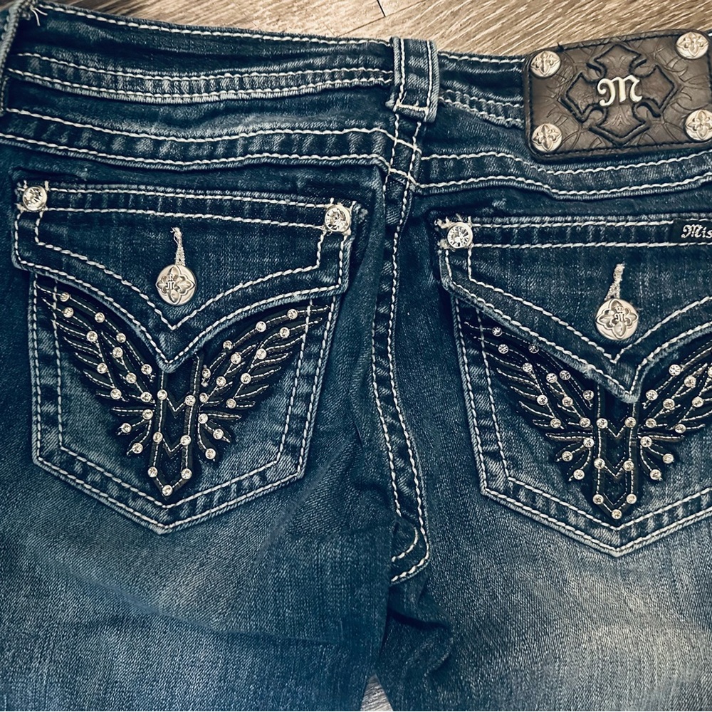 WOMANS MISS ME SKINNY JEANS 27 inseam.